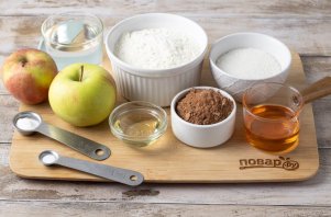 Кекс с яблоками и какао