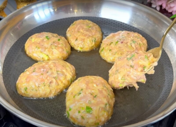 Блюдо из кабачков, которое я готовлю всю ночь и затем продаю на пляже. Вкусно и очень сытно