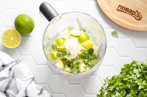 Сок с базиликом и лаймом