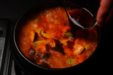 Острый корейский суп кочудян-чиге