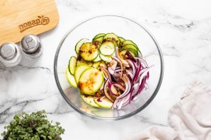 Азиатский салат из кабачка