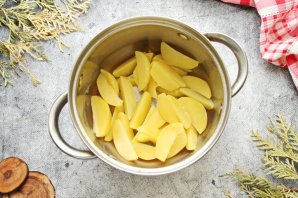 Морской гребешок с картошкой и грибами Морской гребешок с картошкой и грибами