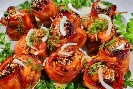 Куриные шашлыки в беконе Куриные шашлыки в беконе