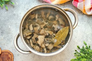 Маринованные белые грибы