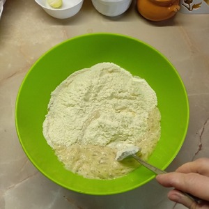 Пирог с яблоками и изюмом Пирог с яблоками и изюмом