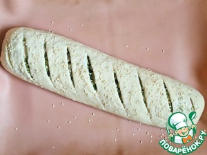 Батон с ветчиной, чесноком и зеленью