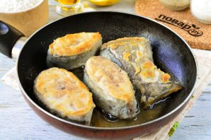 Сом жареный на сковороде