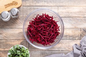 Свекольный суп с кочерыжкой брокколи Свекольный суп с кочерыжкой брокколи