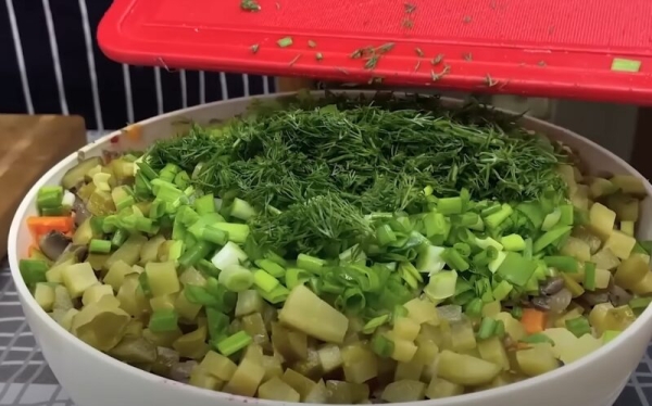 Винегрет года по новому рецепту. Эти 3 ингредиента сделают его намного вкуснее Винегрет года по новому рецепту. Эти 3 ингредиента сделают его намного вкуснее