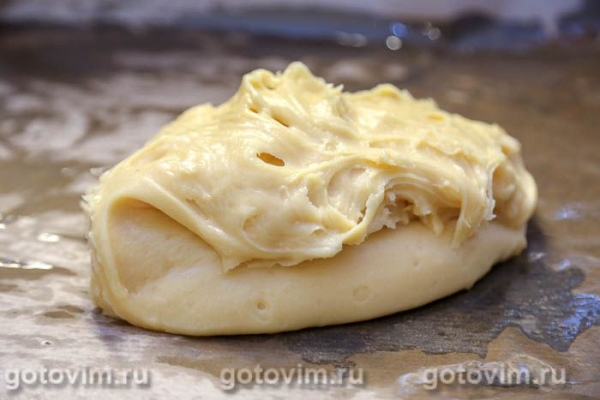 Рулет Карпатка из заварного теста с кремом и джемом