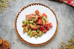 Пряный пирог с ревенем Пряный пирог с ревенем