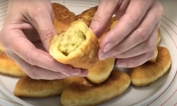 Пирожки с картошкой на творожном тесте. Рецепт просто «сказка» — быстро и вкусно Пирожки с картошкой на творожном тесте. Рецепт просто «сказка» — быстро и вкусно