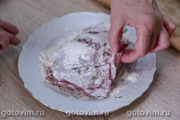Свиные отбивные с сыром и сельдереем в мультиварке