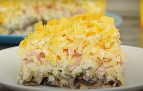 «Птичка» — вкусный и яркий салат на праздничный стол. Нравится всем «Птичка» — вкусный и яркий салат на праздничный стол. Нравится всем