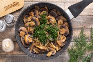 Шампиньоны жареные с луком