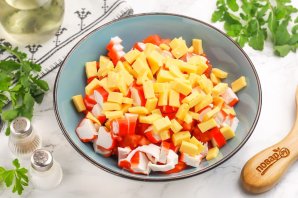 Cалат "Красное море" с крабовыми палочками Cалат "Красное море" с крабовыми палочками