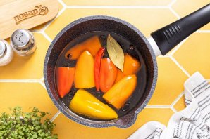 Маринованные мини-перцы с сыром Маринованные мини-перцы с сыром