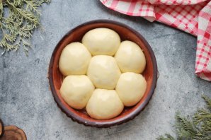 Чесночные булочки в духовке из дрожжевого теста Чесночные булочки в духовке из дрожжевого теста