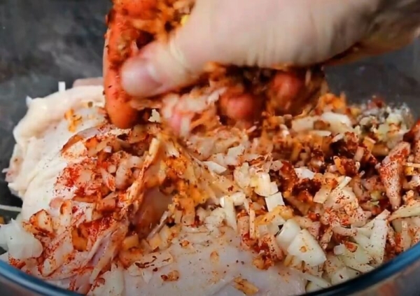 Понравилось всем и просили ещё. Сочный и ароматный ужин из куриных бедер: делюсь рецептом Понравилось всем и просили ещё. Сочный и ароматный ужин из куриных бедер: делюсь рецептом