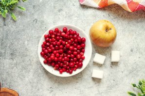 Компот из брусники и яблок Компот из брусники и яблок