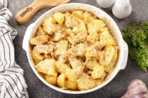 Куриная грудка, запеченная с картофелем Куриная грудка, запеченная с картофелем