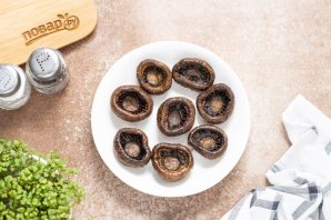 Шампиньоны с начинкой