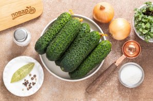 Огурцы с луком на зиму