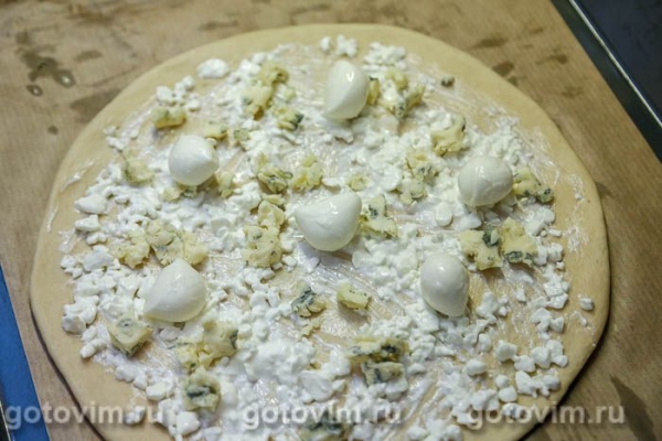 Пицца «Четыре сыра» с виноградом Пицца «Четыре сыра» с виноградом