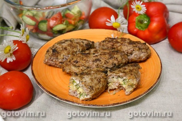 Мясные зразы с яйцом, луком и зеленью в мультиварке Мясные зразы с яйцом, луком и зеленью в мультиварке