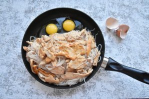 Рисовая жареная лапша "Пад Тай" Рисовая жареная лапша "Пад Тай"