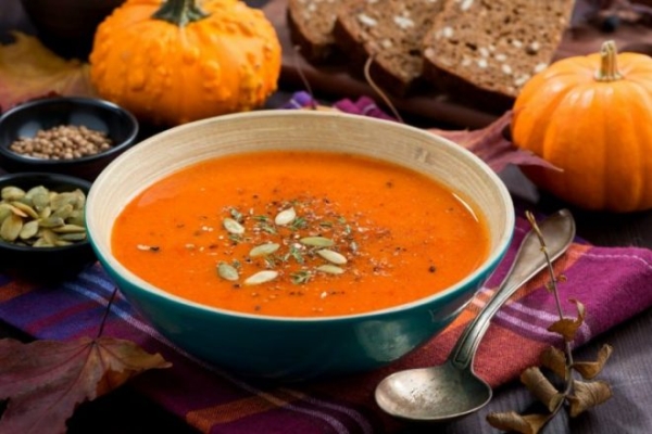 Тыквенный суп-пюре с имбирем и яблоком в мультиварке Тыквенный суп-пюре с имбирем и яблоком в мультиварке