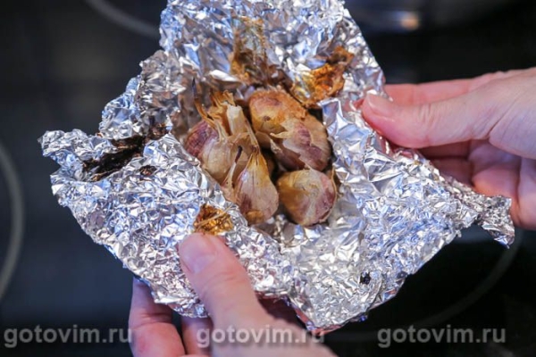 Фокачча с печеным чесноком и розмарином Фокачча с печеным чесноком и розмарином