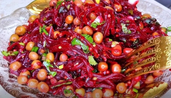 Бабушка из деревни научила. Этот салат заменит винегрет и сельдь под шубой: максимально полезный рецепт Бабушка из деревни научила. Этот салат заменит винегрет и сельдь под шубой: максимально полезный рецепт