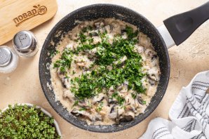 Шампиньоны в сметанном соусе Шампиньоны в сметанном соусе