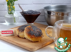 Маковые булочки с протёртой черникой