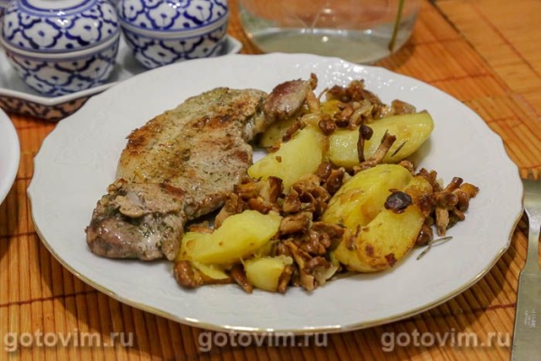 Молодой картофель, жаренный дольками с лисичками в мультиварке Молодой картофель, жаренный дольками с лисичками в мультиварке