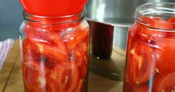 Помидоры в банке, как свежие: хрустят до самой весны! Рецепт лучшего зимнего томатного салата Помидоры в банке, как свежие: хрустят до самой весны! Рецепт лучшего зимнего томатного салата