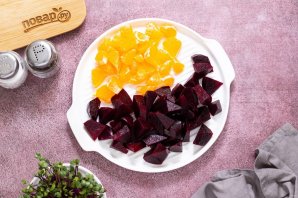 Салат из вареной свеклы с цитрусовой заправкой Салат из вареной свеклы с цитрусовой заправкой