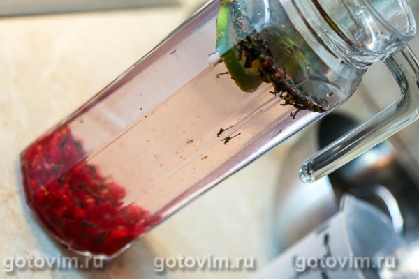 Колд брю с зеленым чаем и красной смородиной Колд брю с зеленым чаем и красной смородиной