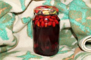 Компот из шиповника и черной смородины на зиму Компот из шиповника и черной смородины на зиму