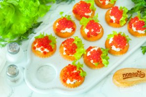 Канапе на крекерах на праздничный стол Канапе на крекерах на праздничный стол