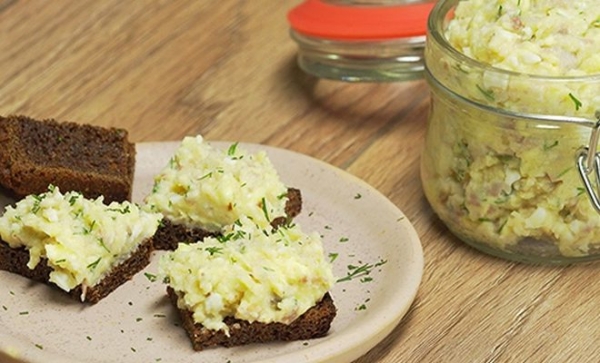 Диетический форшмак из сельди с творогом Диетический форшмак из сельди с творогом