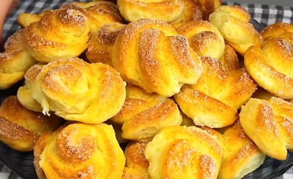 «Розочки» из творожного теста! Легкий рецепт ароматного печенья к чаю: просто и вкусно!