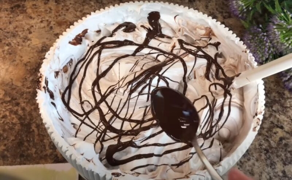 Не выбрасывайте яичные белки. Рецепт хрустящего печенья: тающее безе с орехами Не выбрасывайте яичные белки. Рецепт хрустящего печенья: тающее безе с орехами