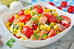 Салат с семгой и кукурузой Салат с семгой и кукурузой