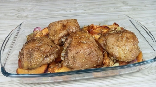 Курятина с персиками в духовке Курятина с персиками в духовке