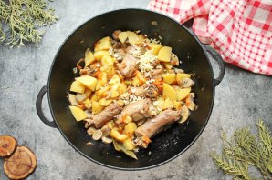 Индейка с картошкой и шампиньонами Индейка с картошкой и шампиньонами