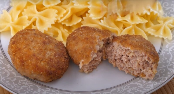 Готовлю 25 штук за один раз. Домашние мясные котлеты — вкусные, аппетитные и сочные Готовлю 25 штук за один раз. Домашние мясные котлеты — вкусные, аппетитные и сочные