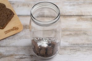 Домашний квас из ржаного черного хлеба Домашний квас из ржаного черного хлеба