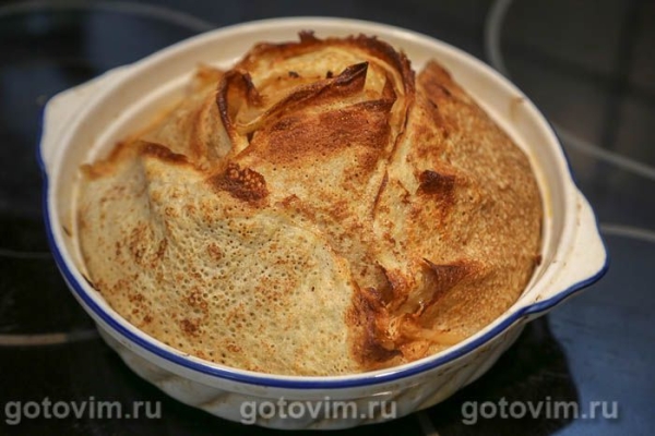 Блинный пирог с капустой и яйцом